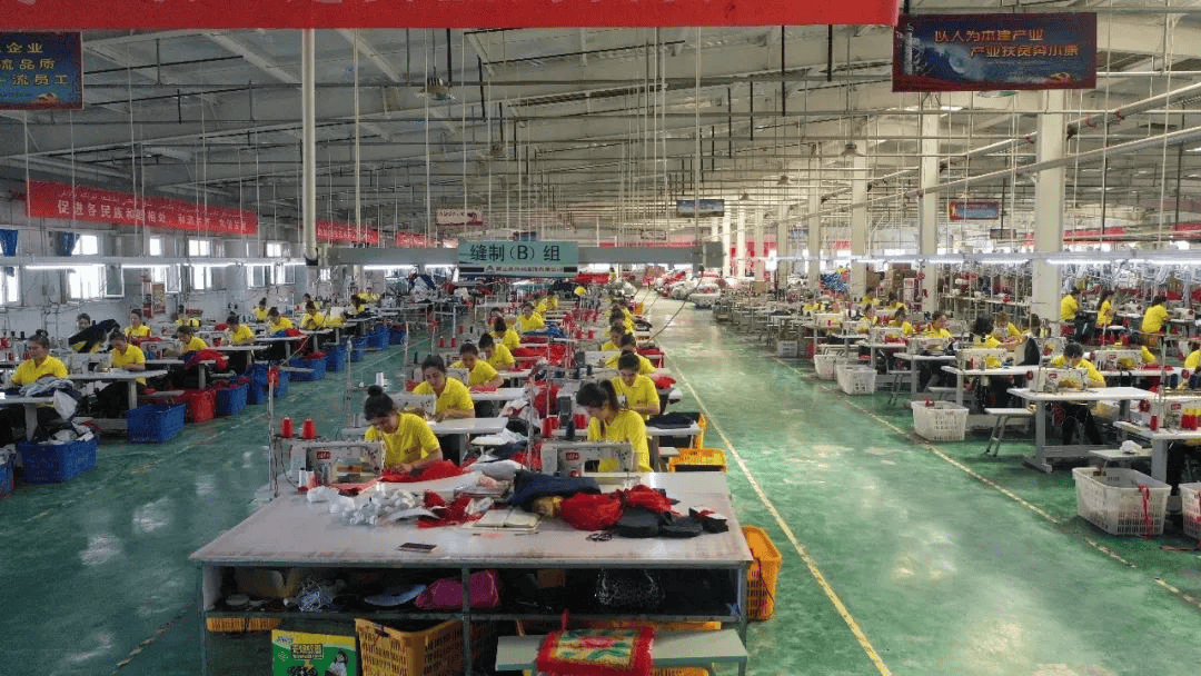 柯坪 群众就业新路径 家门口办起服装厂促增收