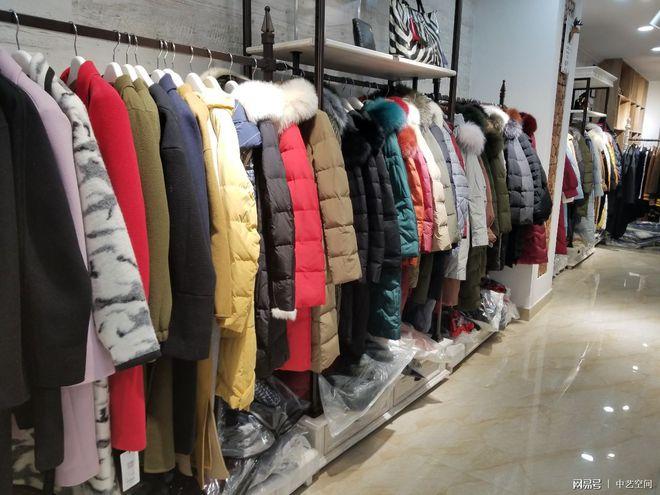 合肥服装零售新模式 折扣力度惊人，你不去逛逛就亏了